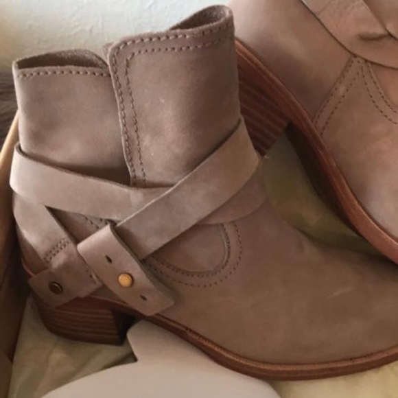 Women’s Ugg booties - Picture 2 of 3